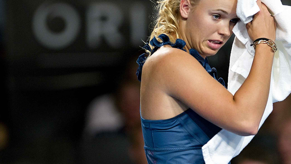 Rozstawiona z numerem jeden Dunka polskiego pochodzenia Caroline Wozniacki awansowała do półfinału halowego turnieju tenisowego WTA na twardych kortach w Kopenhadze (pula nagród 220 tys. dolarów).