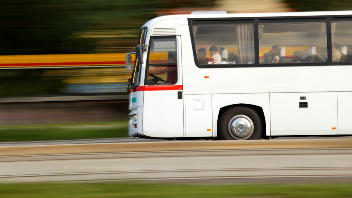 Przewoźnicy kolejowi wprowadzili na miesiąc zastępczą komunikację autobusową na odcinku Grybów – Nowy Sącz – Krynica w Małopolsce w związku z pracami remontowymi prowadzonymi przez PKP PLK między Grybowem a Kamionką Wielką na trasie kolejowej nr 96 Tarnów – Muszyna.