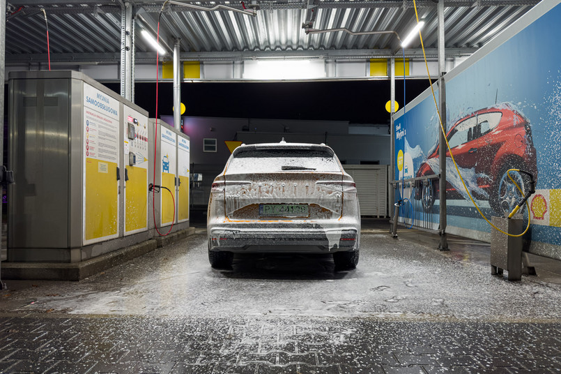 Myjnia bezdotykowa, mycie auta