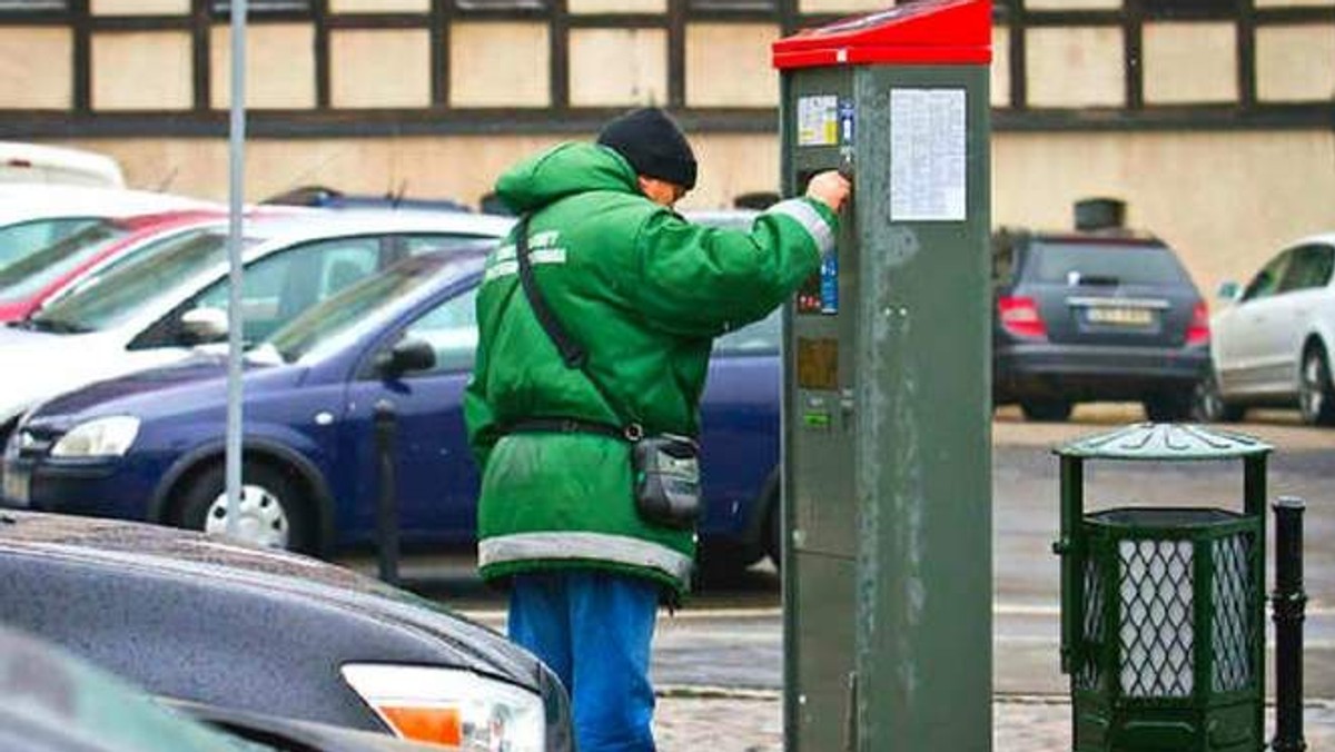 Parking w sobotę może być bezpłatny. Pomysł zgłosili bydgoscy radni. ZDMiKP będzie to analizował. Wszystko wyjaśni się na sesji Rady Miasta w maju, kiedy znane będą wyniki analiz - informuje "Gazeta Pomorska".