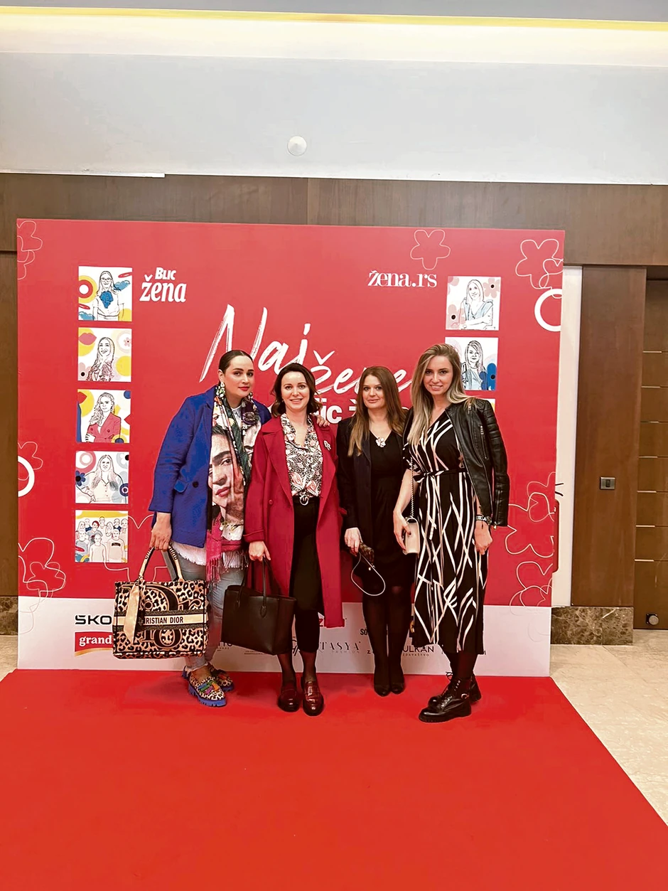 Dragana Laušević, rukovodilac Odeljenja Pierre Fabre za Srbiju, sa saradnicama