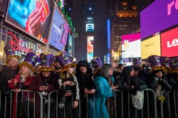 Mężczyzna zaatakował maczetą na Times Square. Trzej policjanci zostali ranni