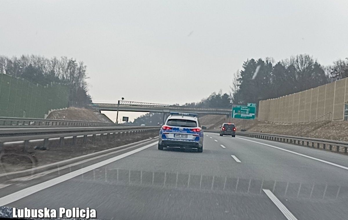 Policja pomogła wygrać wyścig z czasem o serce pacjentki. Przejazd z Zielonej Góry do Wrocławia w godzinę.