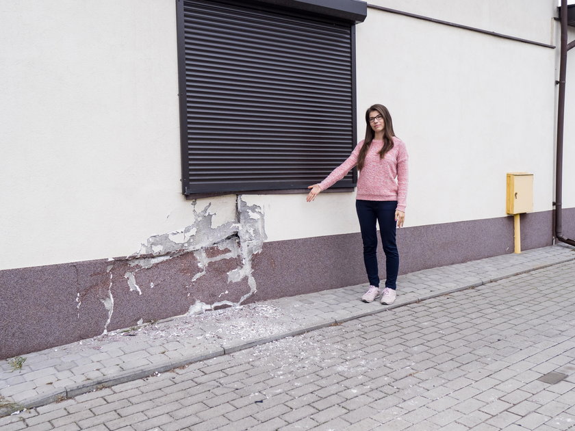 Łódź: O włos od tragedii. Samochód wjechał im w dom