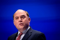 Wallace: Kupimy dwa okręty do ochrony podmorskich kabli i rurociągów