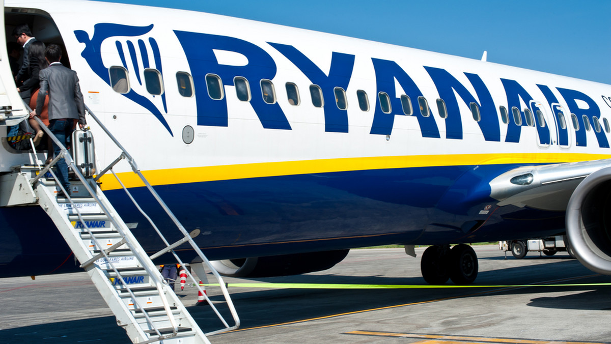 Na okres wakacyjny wraca problem odwoływanych lotów w Ryanair. Wszystko z powodu strajku francuskich kontrolerów lotu. Przewoźnik apeluje do pasażerów o bieżące sprawdzania statusu swojego lotu.