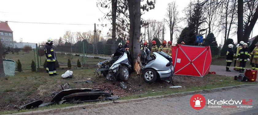 Makabryczny wypadek w Małopolsce. Nie żyje dwoje młodych ludzi