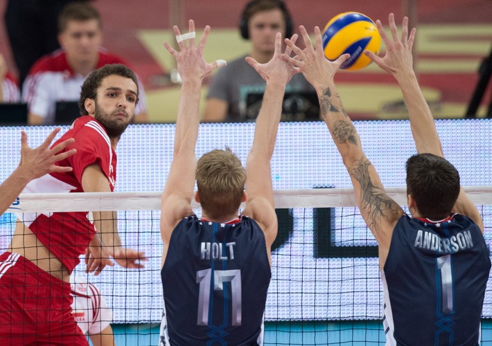 Donald Tusk nie przyniósł szczęścia siatkarzom. Polacy przegrali z USA