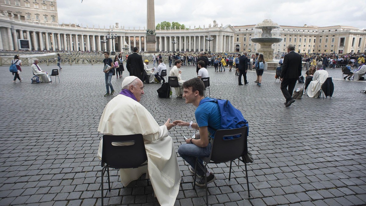 VATICAN POPE JUBILEE FOR TEENS (Pope Francis hears confessions)