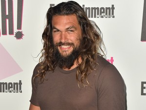 Jason Momoa és a mostohalánya között kevesebb korkülönbség, mint a felesége és közte