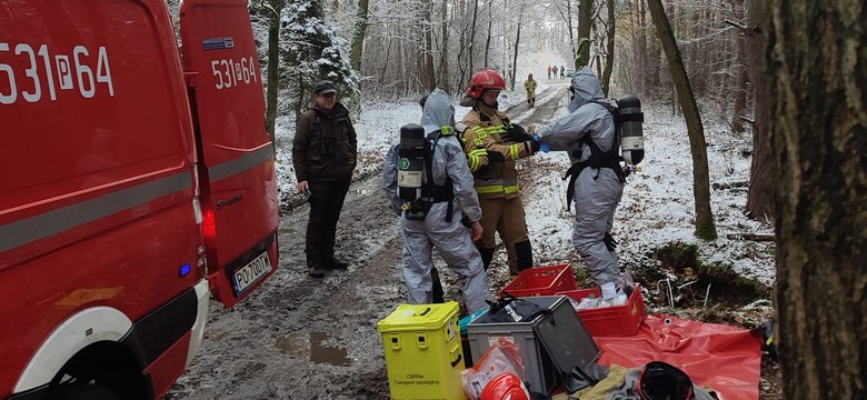 Wielowieś. W środku lasu wykopali "radioaktywną paczkę", interweniowały służby