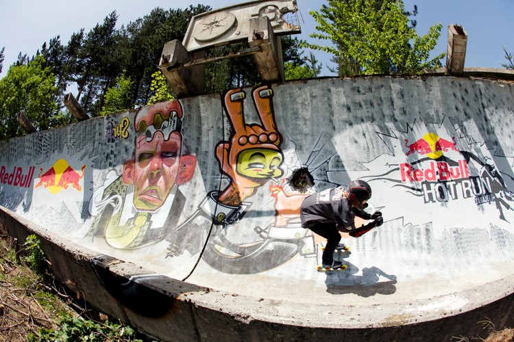 Chorwaci z Sarajewa wymyślili sposób na wykorzystanie toru dla bobslejów w upalne lato