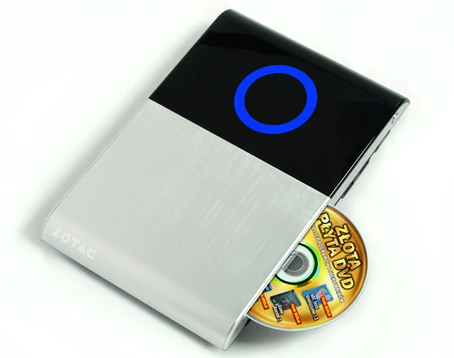 ZOTAC ma napęd Blu-ray combo, więc postawiony obok telewizora zastąpi odtwarzacz Blu-ray, dysk multimedialny i CD player
