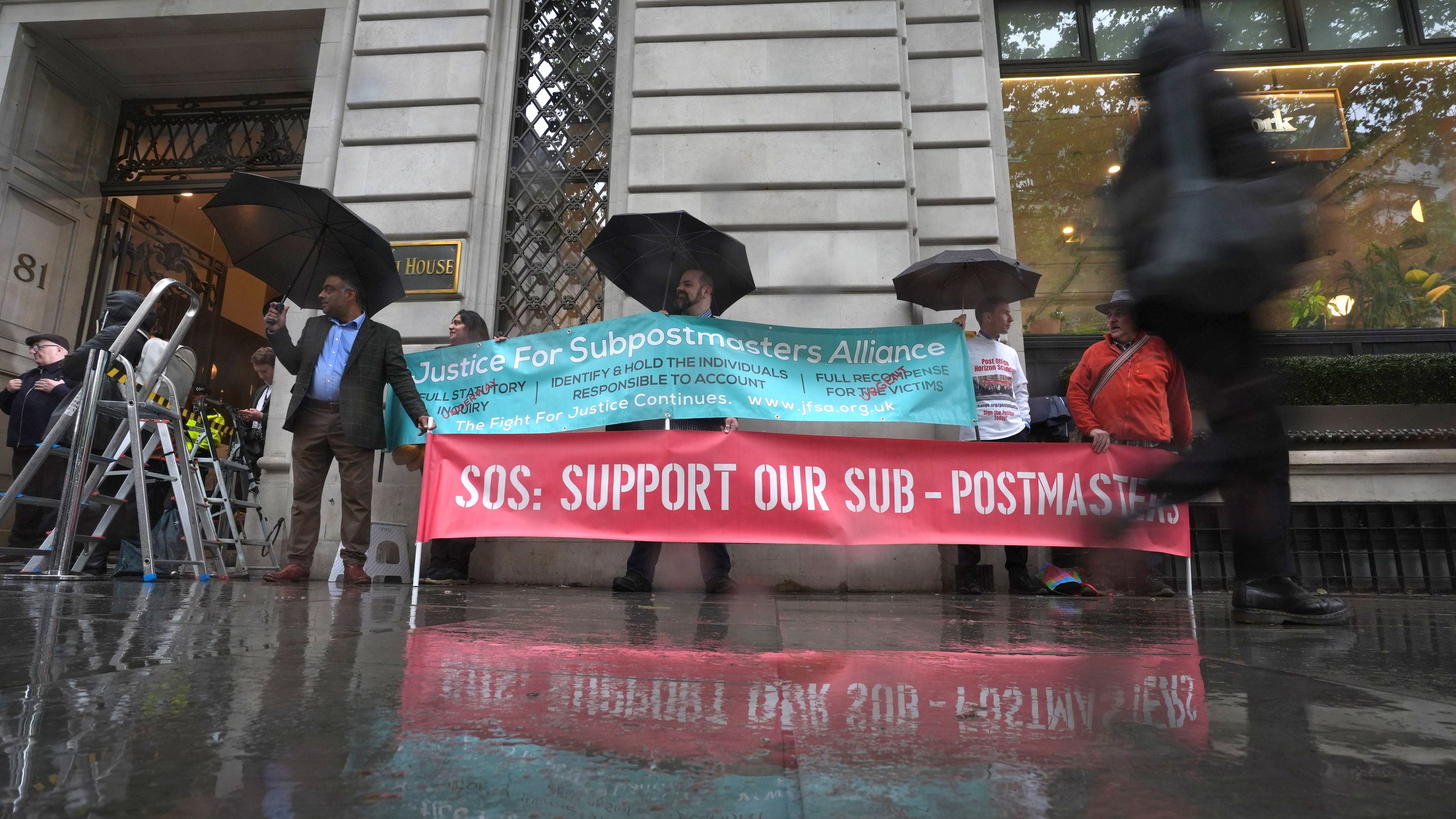 Government urges Fujitsu interim payments for Post Office