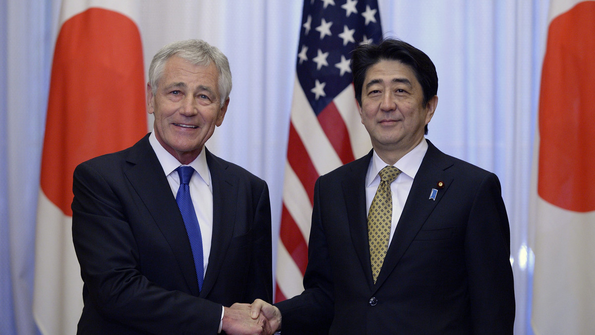 Przebywający z wizytą w Japonii amerykański minister obrony Chuck Hagel zapewnił, że Waszyngton poważnie traktuje swoje zobowiązania wobec sojusznika. Hagel pozytywnie ocenił zapowiedzi Tokio o zwiększeniu nakładów budżetowych na obronność.