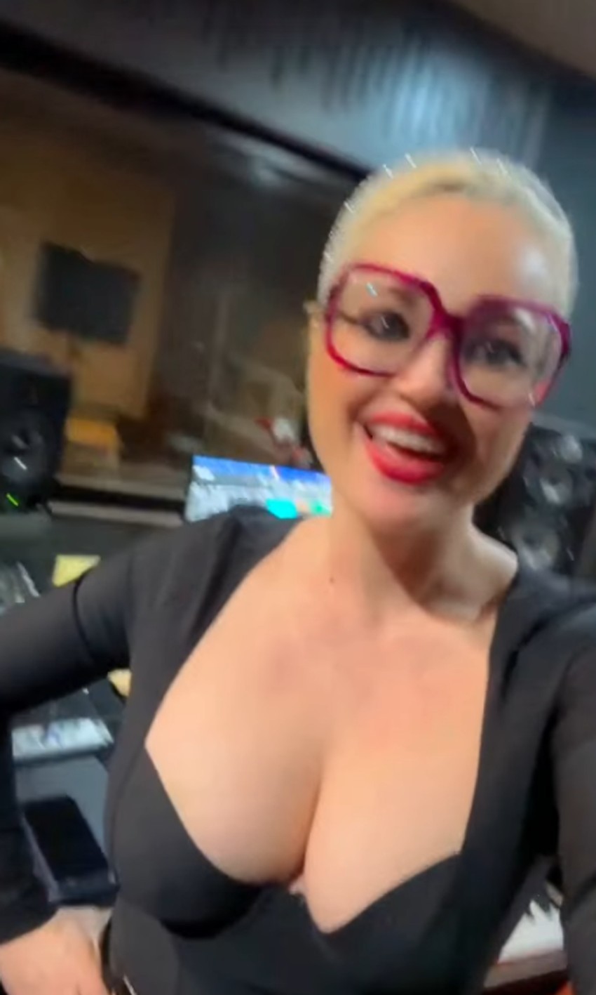 Maja Nikolić u korsetu