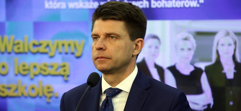 Petru atakuje prezydenta: Nie czyta ustaw. Zamyka oczy i szybko je podpisuje, bo tak każe prezes