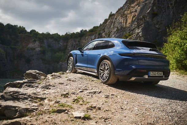 Porsche Taycan Cross Turismo