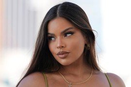 Snimci OVE LEPOTICE bukvalno RAZARAJU INSTAGRAM: Ima NAJČUDNIJE TELO NA PLANETI - zadnjicu mamutskih razmera i NAJUŽI STRUK IKADA! Nekima je lepo, drugima degutantno i vulgarno