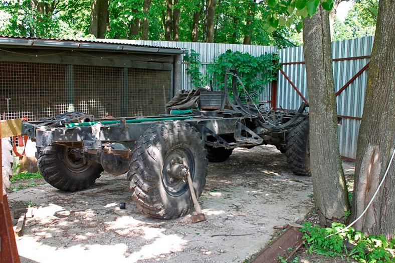 Rosyjski pojazd ma bazie Mercedesa klasy S W140 i GAZ-a 66