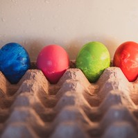 Mennyi ideig áll el a főtt húsvéti tojás a hűtőben?