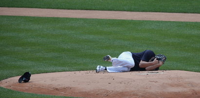 Dramatyczne sceny na boisku. Baseballista został trafiony piłką w skroń