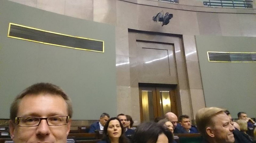 PiS zdjął kamery w Sejmie. Nad swoimi posłami...
