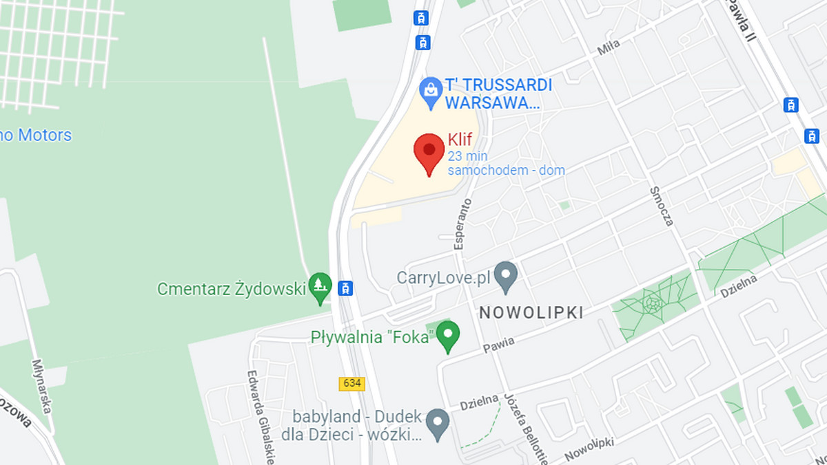 Do niecodziennego zdarzenia doszło na parkingu centrum handlowego na warszawskiej Woli. W ubiegłym tygodniu wylądował tam spadochroniarz, który wymagał pilnej pomocy medycznej.