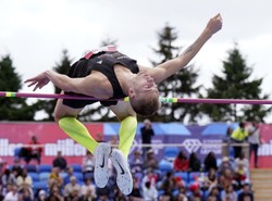 Norbert Kobielski na podium mityngu Diamentowej Ligi w Birmingham