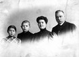 Jan I i jego żona Marianna z dziećmi - wczesne lata 20 - właściciele Pracowni Obuwia Jana Kielmana