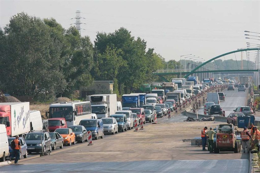 Zalało główną trasę stolicy. Utrudnienia na trasie Toruńskiej