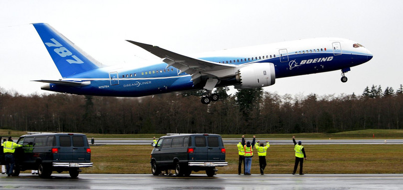 Start testowy Dreamlinera 787 ( nazwa techniczna N787BA) w Paine Field w Everett, stan Washington w grudniu 2009 r.