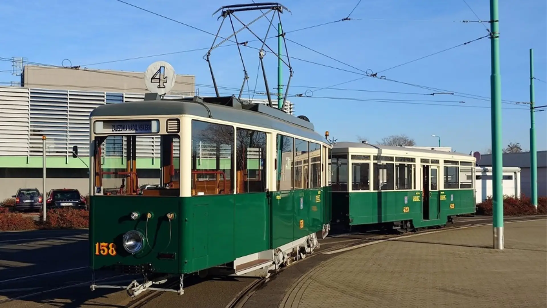 Ten tramwaj przez 33 lata służył jako domek. Teraz wrócił na tory