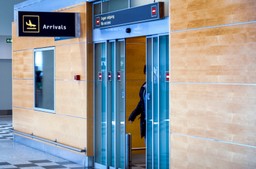 dania: incydent z dronami na lotnisku w aalborgu. odwołane i opóźnione