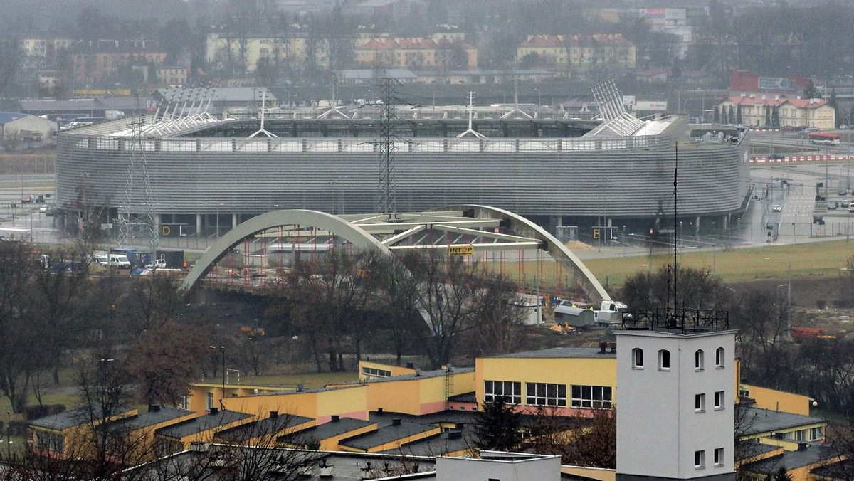 Po wielu miesiącach batalii, przepychanek słownych, a nawet nadzwyczajnej sesji, radni podjęli decyzję w sprawie powstającego mostu przy ul. Muzycznej w Lublinie. Nie jest to nazwa, jaką chcieli samorządowcy Prawa i Sprawiedliwości, którzy na siłę forsowali rotmistrza Witolda Pileckiego. W dość nietypowym głosowaniu wygrała nazwa upamiętniająca tegoroczny jubileusz miasta.