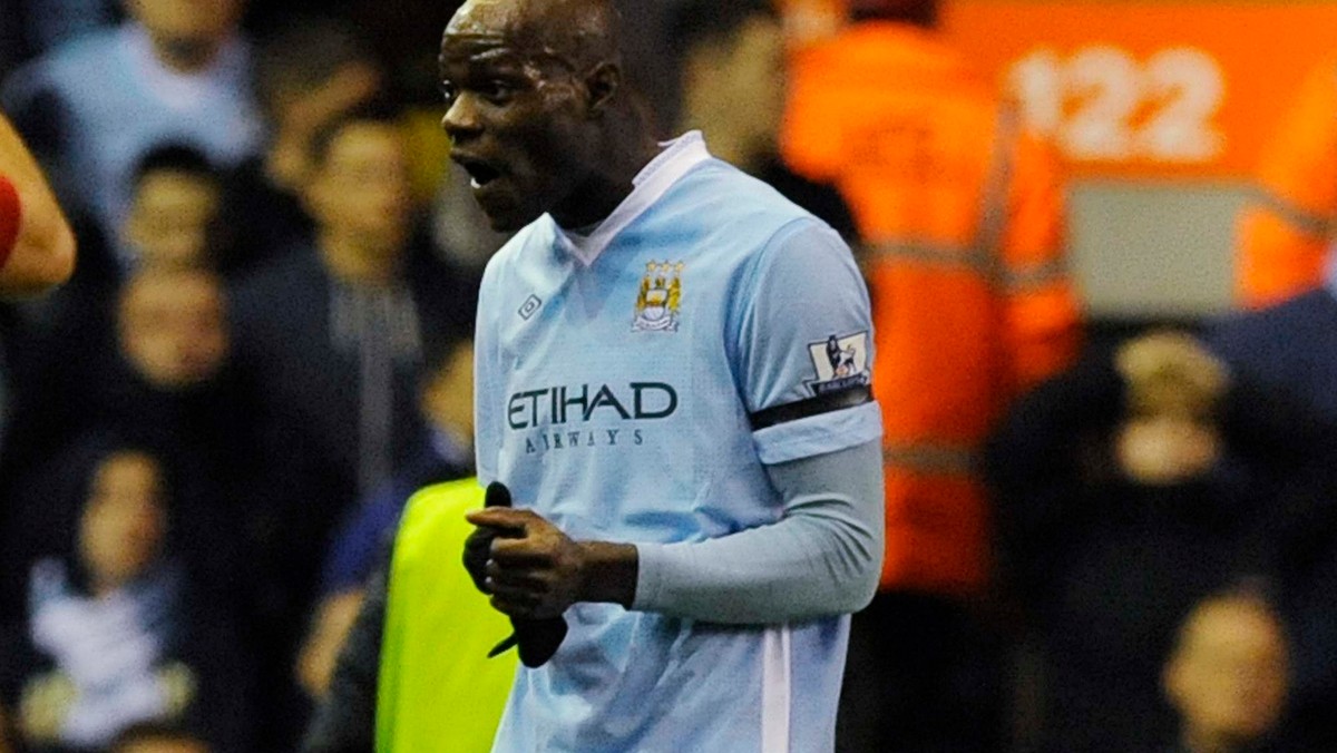 Młodszy brat Mario Balotelliego, Enoch otrzymał szansę przejścia testów w Stoke City. Jeśli zyska aprobatę sztabu szkoleniowego, podąży tropem snajpera Manchesteru City i przeniesie się na Wyspy.