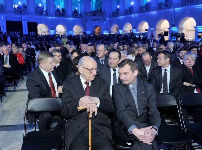 90-letni Władysław Bartoszewski urzędników MSZ z czasów urzędowania Anny Fotygi określił dyplomatołkami