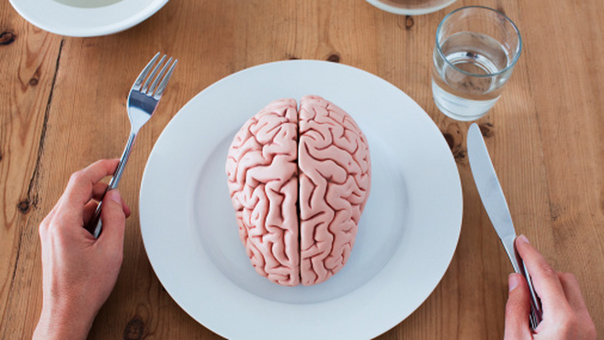Naukowcy są pewni: dieta ma wielki wpływ na pracę mózgu. Od tego, co jemy, zależy, czy jesteśmy agresywni, smutni, zaspani, szczęśliwi.