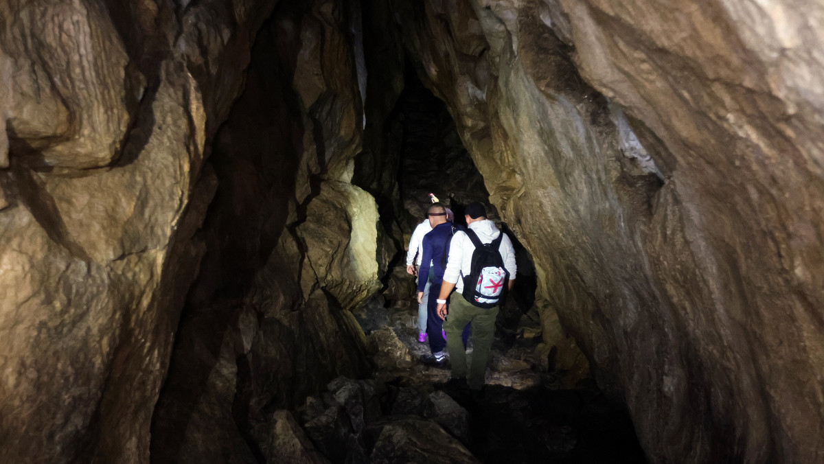 Koniec zwiedzania popularnej jaskini w Tatrach