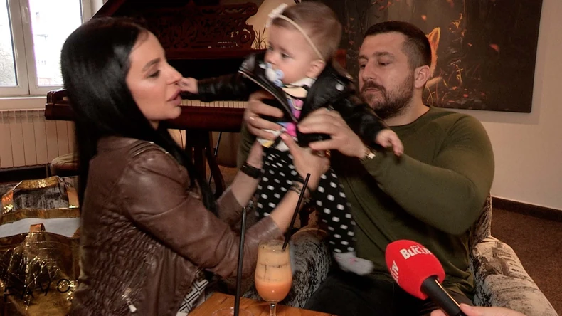 Mladen Vuletić i Jelena Pešić prvi put pokazali ćerku Milu_zabava_safe.jpg