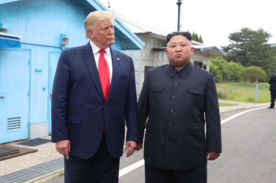 Spotkanie prezydenta USA Donalda Trumpa i przywódcy Korei Północnej Kim Jong Una w 2019 r. 