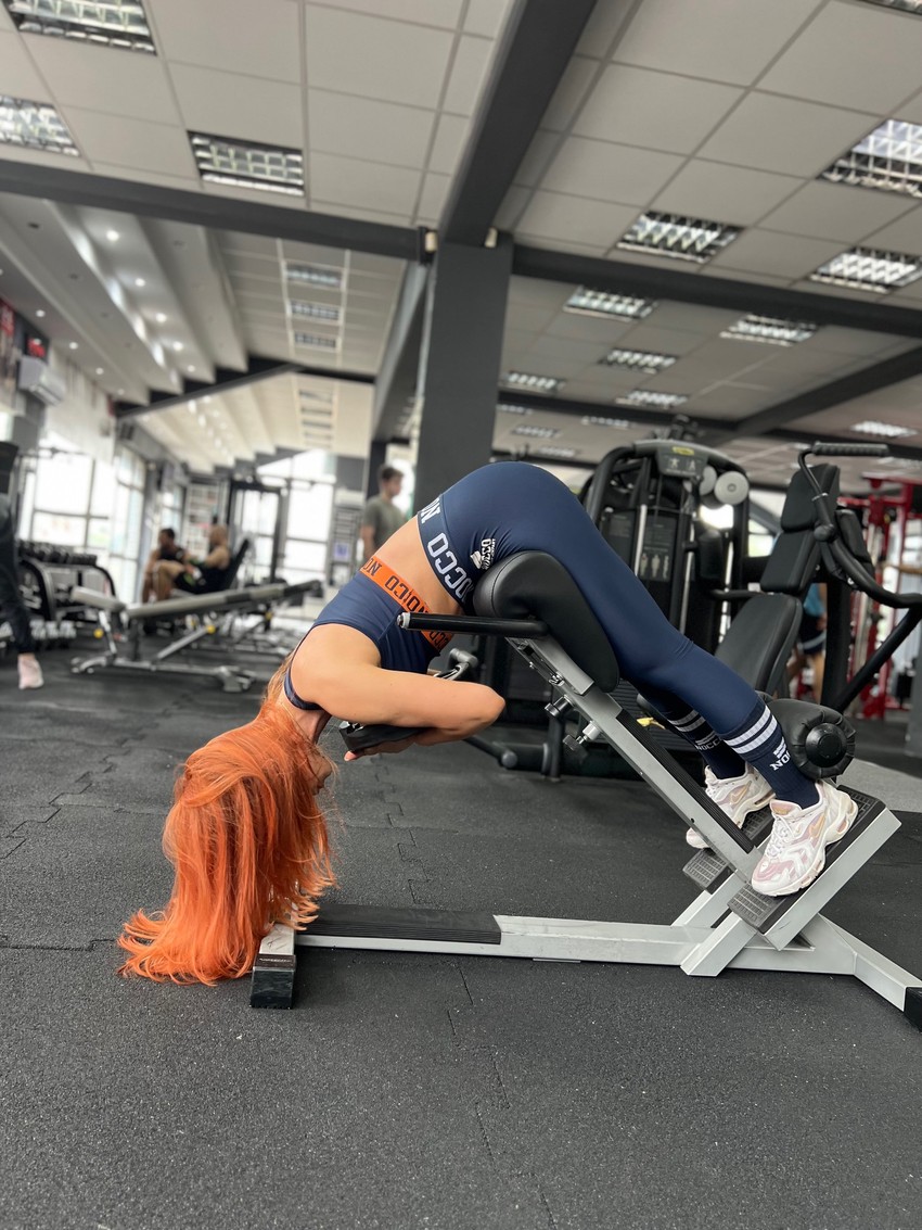 Hiperekstenzija za gluteus pokazuje koliko su neobični položaji tela kod treninga za gluteus