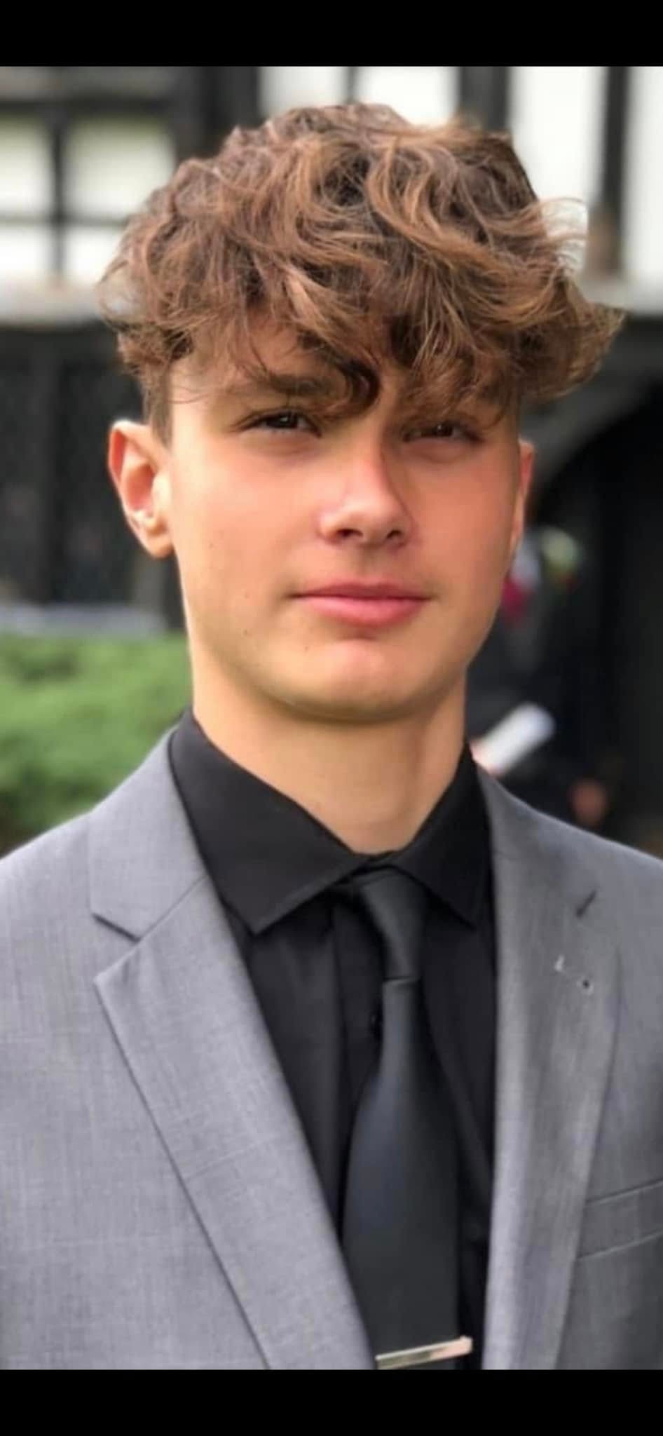 Ethan Treharne zomrel na následky nádoru na mozgu. 