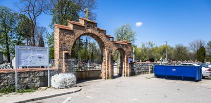 Ciało maleństwa ukryto w przypadkowym grobie. Makabra na płońskim cmentarzu. Czy udało się znaleźć matkę dziecka?