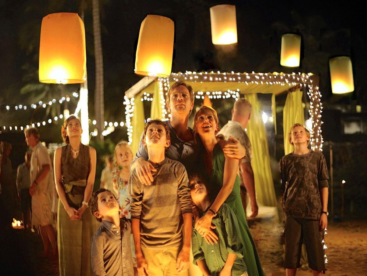 Ewan McGregor, Naomi Watts, Tom Holland, Samuel Joslin i Oaklee Pendergast w filmie "Niemożliwe".