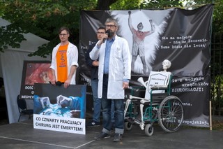 Protestujący medycy: Prosimy o dialog z przedstawicielem premiera, nie ministrem zdrowia