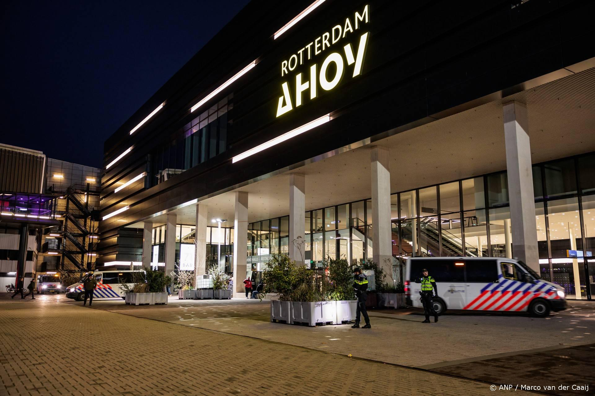 Een steekpartij bij Ahoy: Jongen (15) en man (23) gewond