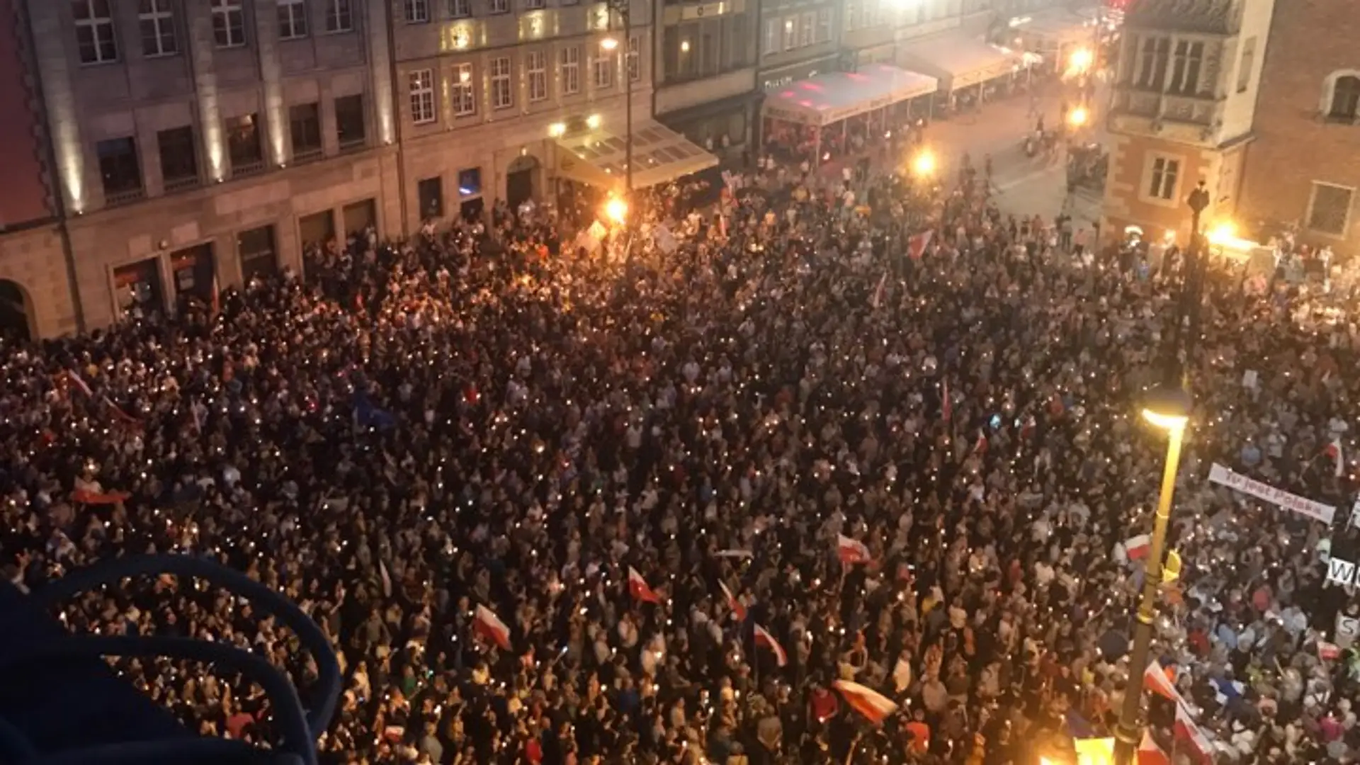 Tysiące ludzi wyszły na ulice. "Nie oddamy tych cholernych sądów"