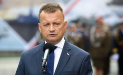 Błaszczak: Ponad dwustu żołnierzy oczyszcza Odrę