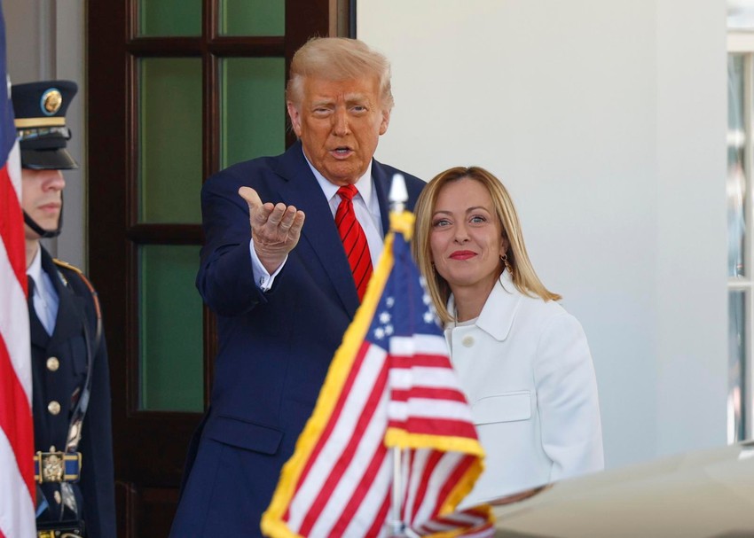 Đorđa Meloni i Tramp ispred Bele kuće